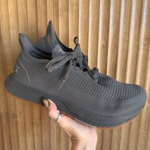 FLUX Gray Adapt Runner Size 10